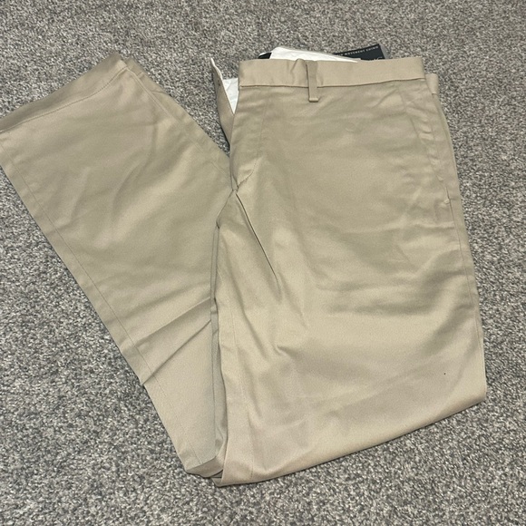 NWT Banana Republic Rapid Movement Chino - Picture 2 of 3